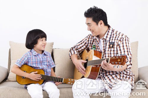 梦见自己教别人弹吉他