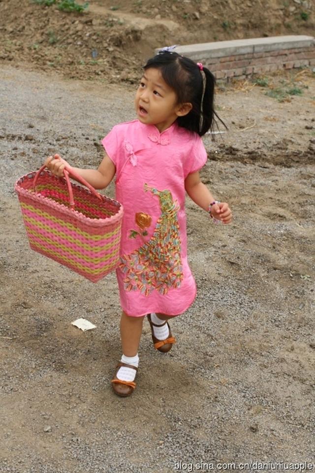 农村小孩被人勾走，被发现时竟满嘴牛粪！