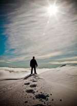 在泥泞中行走才会留下脚印