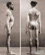 一身大红的诡异男孩，嘴里喊着“长人来，长人来”