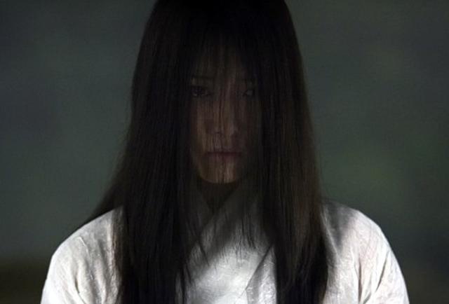 门外的白衣女子