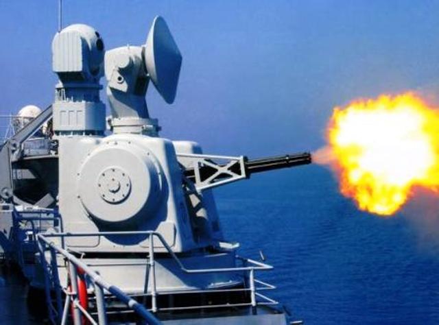 穿甲弹射击遇险飞机