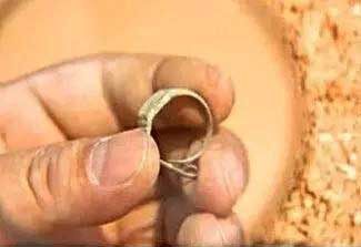 男子离奇穿越时空-出现在纽约街头