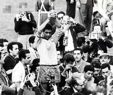 男子离奇穿越时空-出现在纽约街头