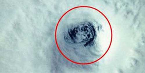 男子离奇穿越时空-出现在纽约街头