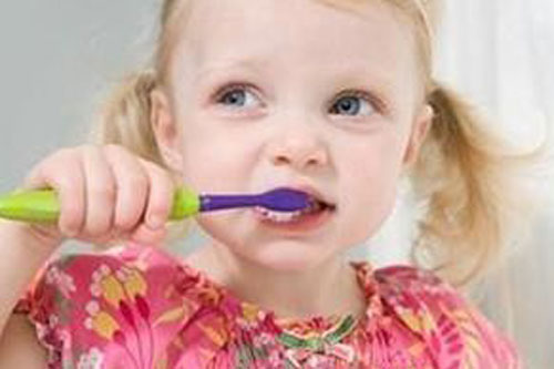 刷牙方式测试你的爱情观