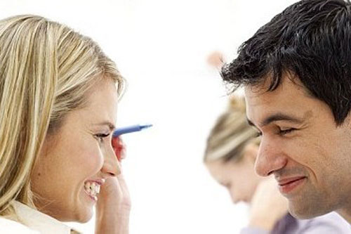 你适合和同事谈恋爱吗