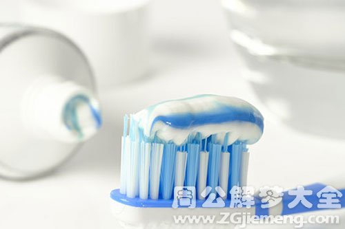 刷牙方式测你对金钱的看法