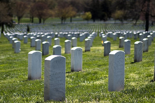 梦见爸爸坟墓里好多水