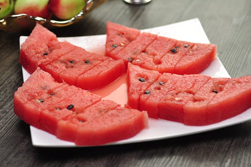 梦见爸爸抬西瓜