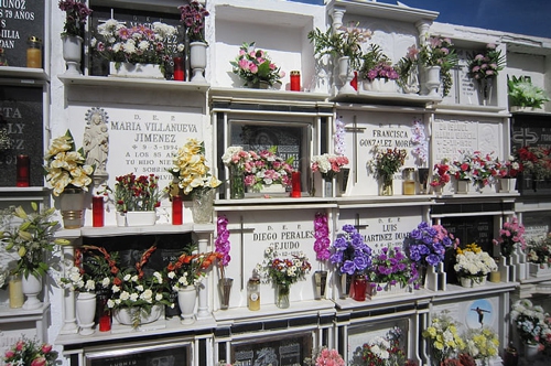 梦见老公爸爸的坟墓