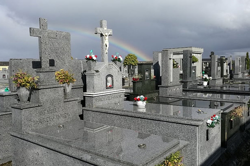 梦见爸爸墓碑倒了