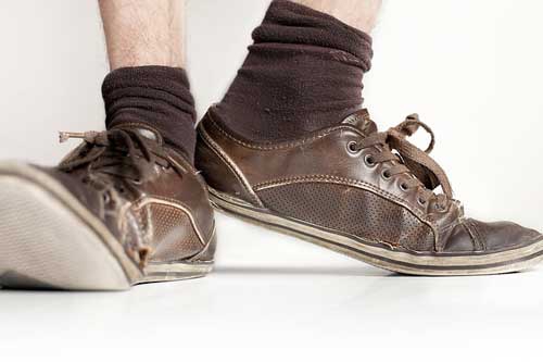 梦见穿别人的旧鞋子