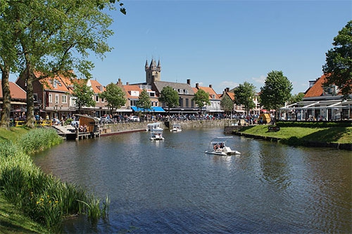 梦见在水中划船